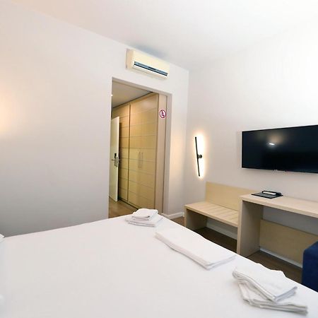 Hotel Libertas Вльора Екстер'єр фото