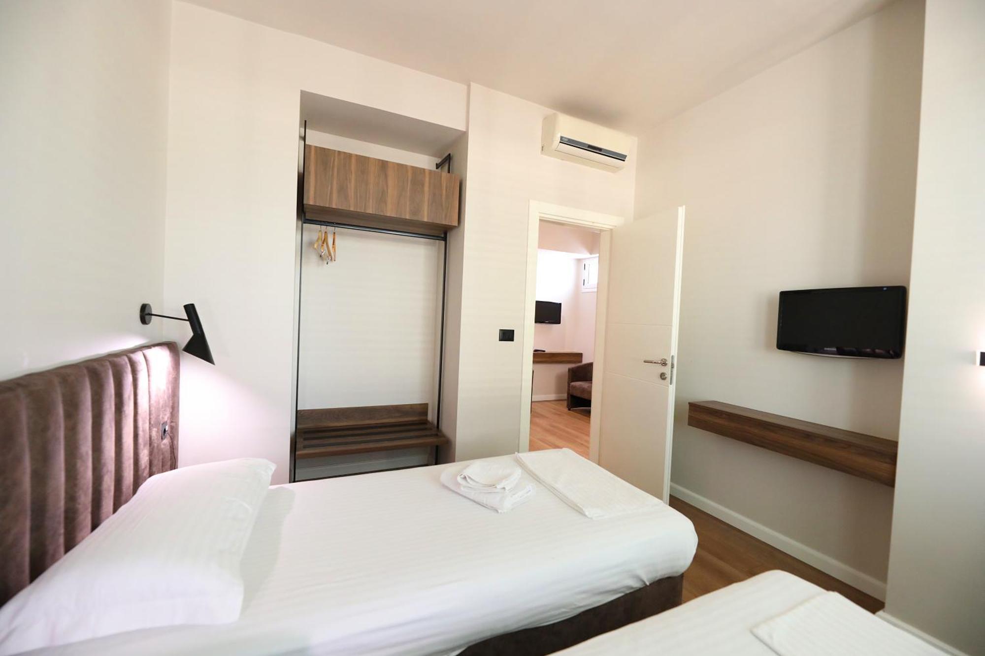 Hotel Libertas Вльора Екстер'єр фото