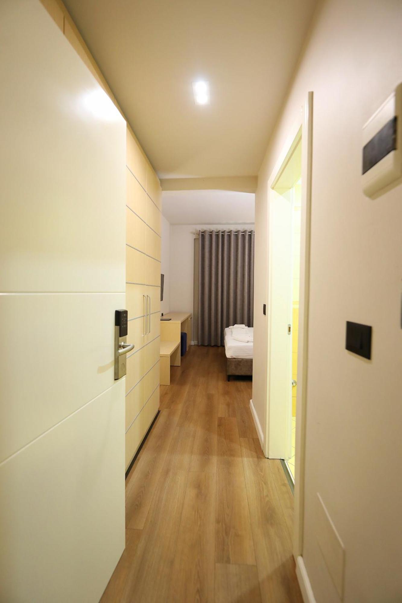 Hotel Libertas Вльора Екстер'єр фото
