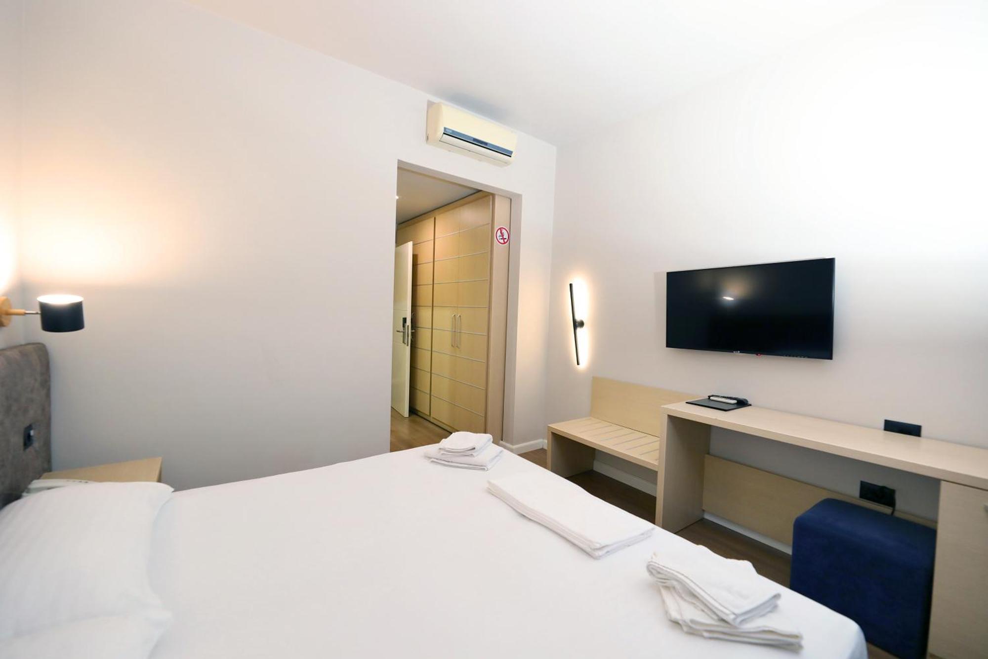 Hotel Libertas Вльора Екстер'єр фото
