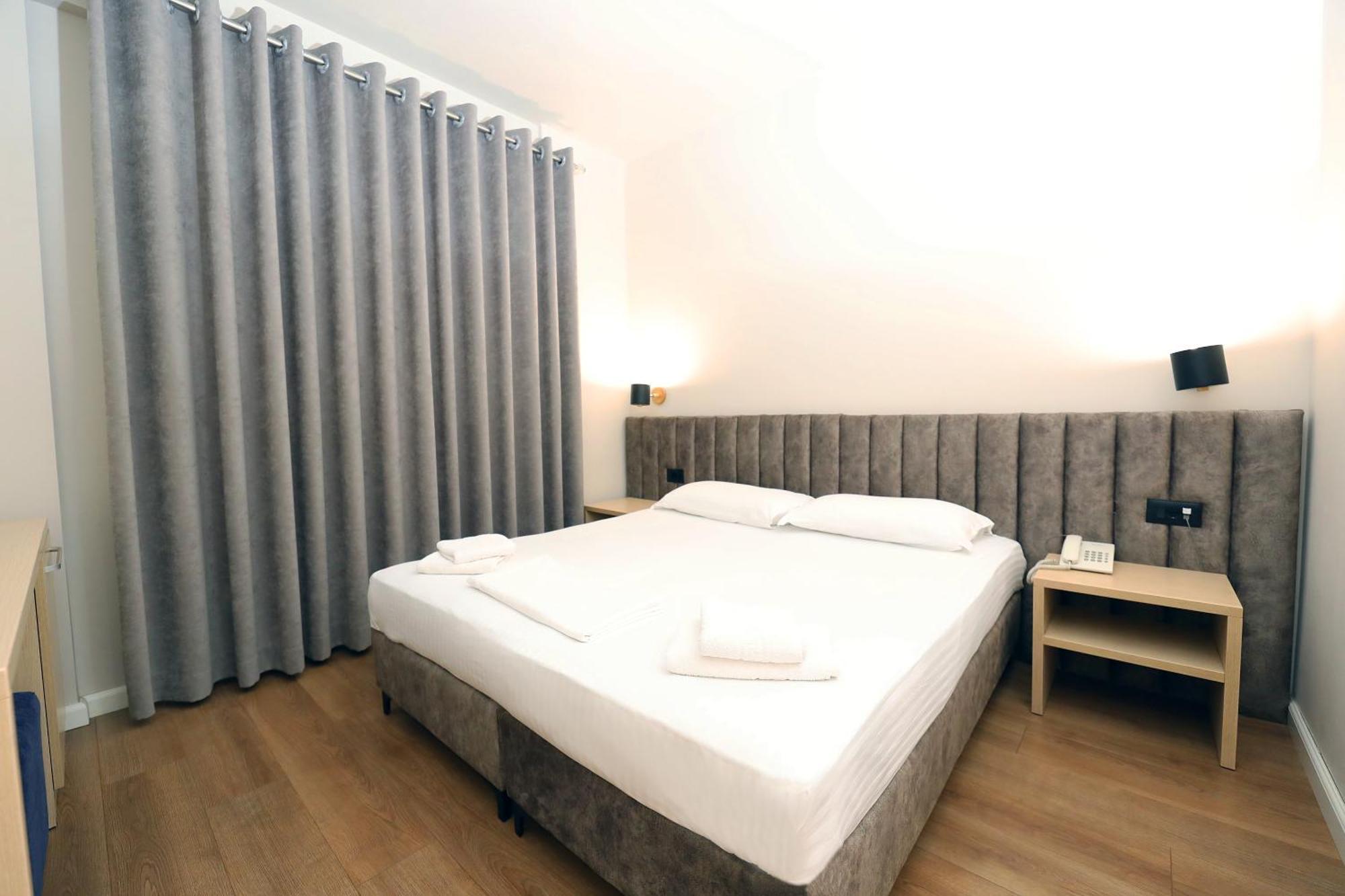 Hotel Libertas Вльора Екстер'єр фото