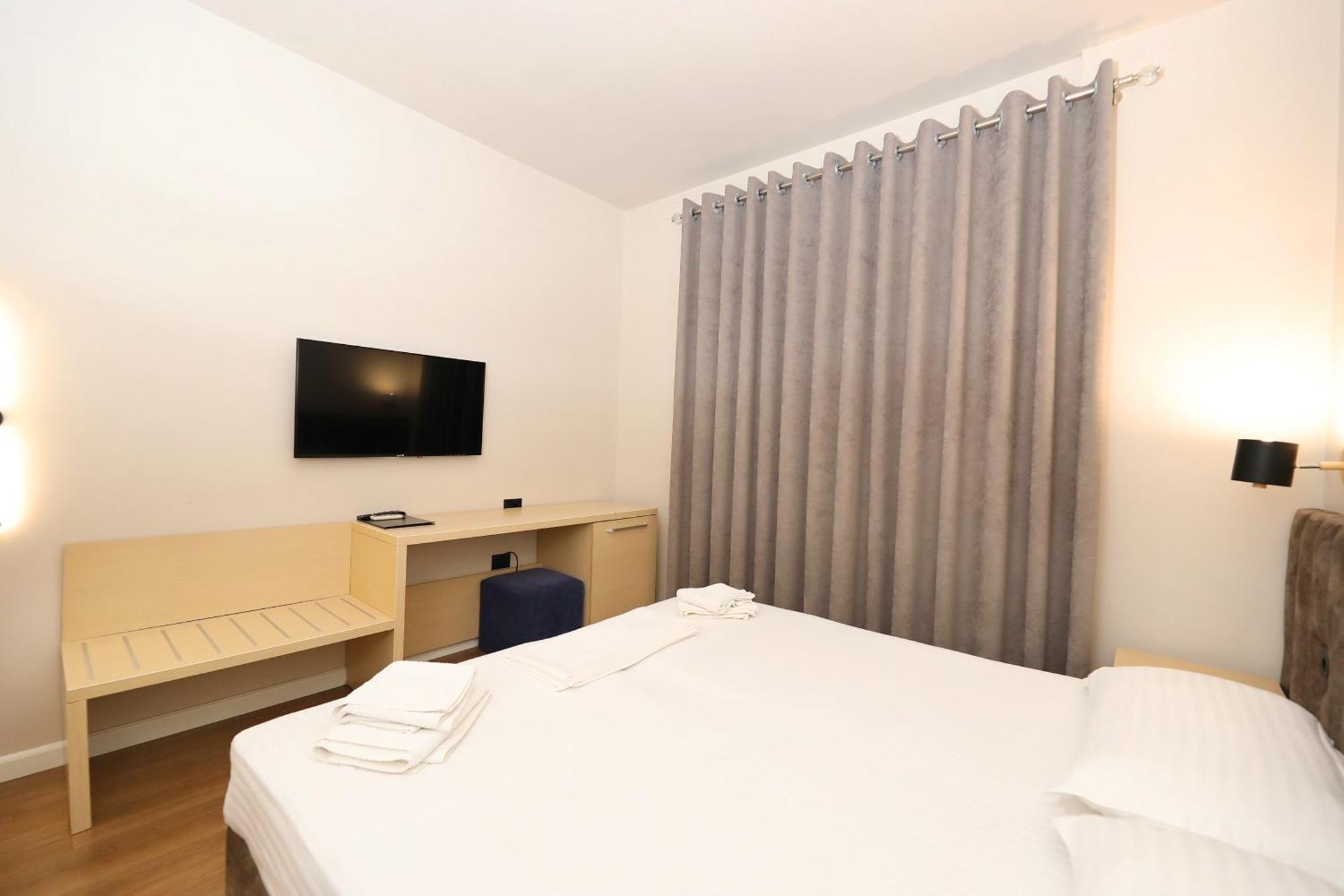 Hotel Libertas Вльора Екстер'єр фото